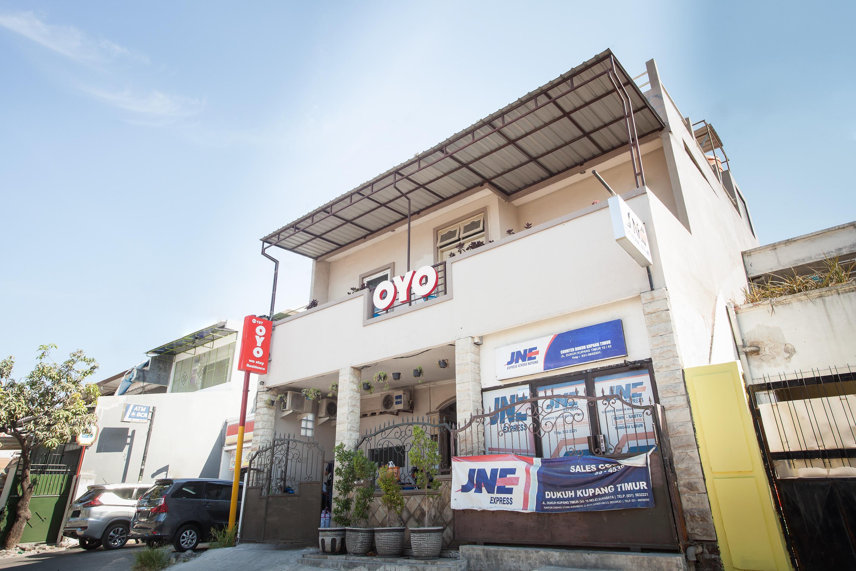 ホテル Oyo 157 ウィ ステイ レジデンス スラバヤ エクステリア 写真