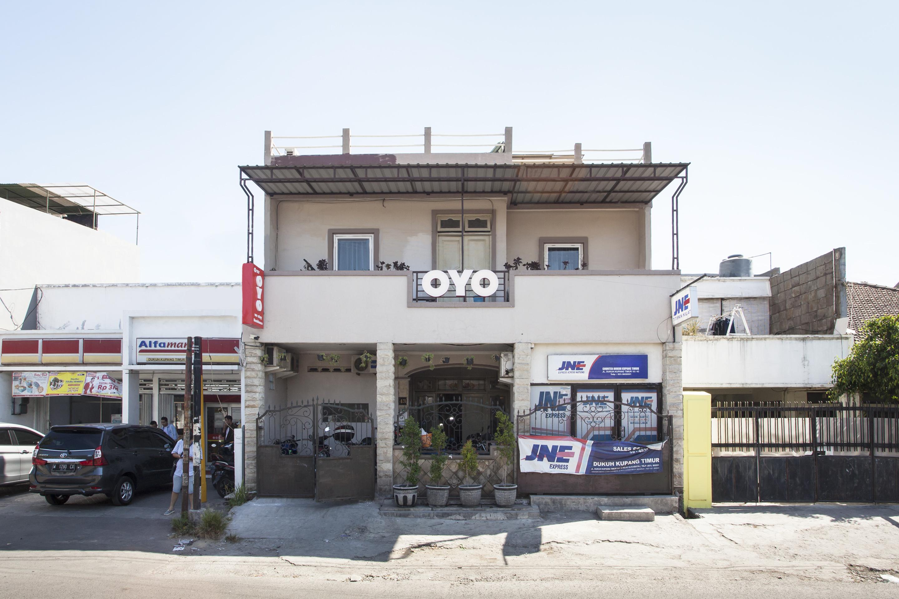 ホテル Oyo 157 ウィ ステイ レジデンス スラバヤ エクステリア 写真