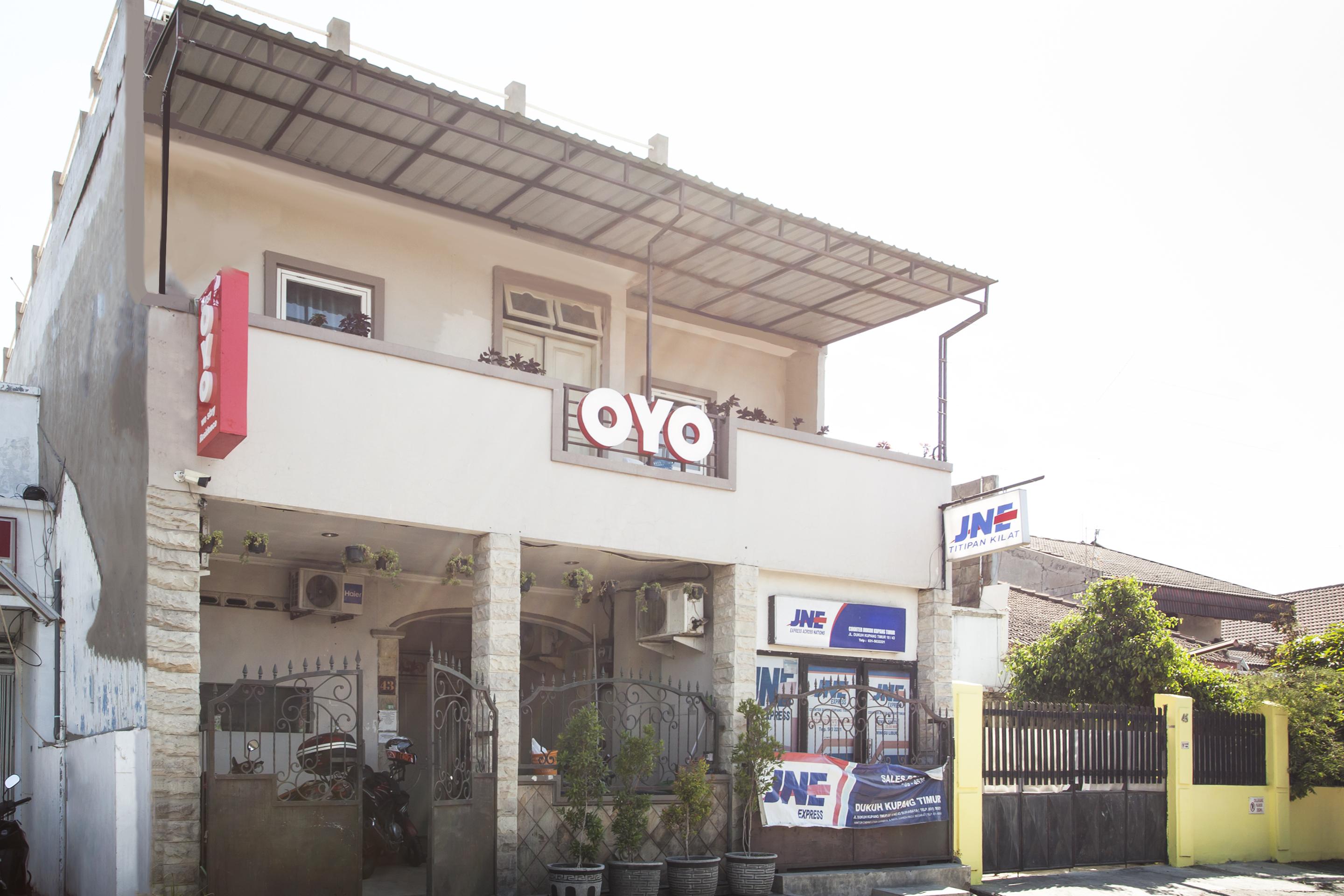 ホテル Oyo 157 ウィ ステイ レジデンス スラバヤ エクステリア 写真