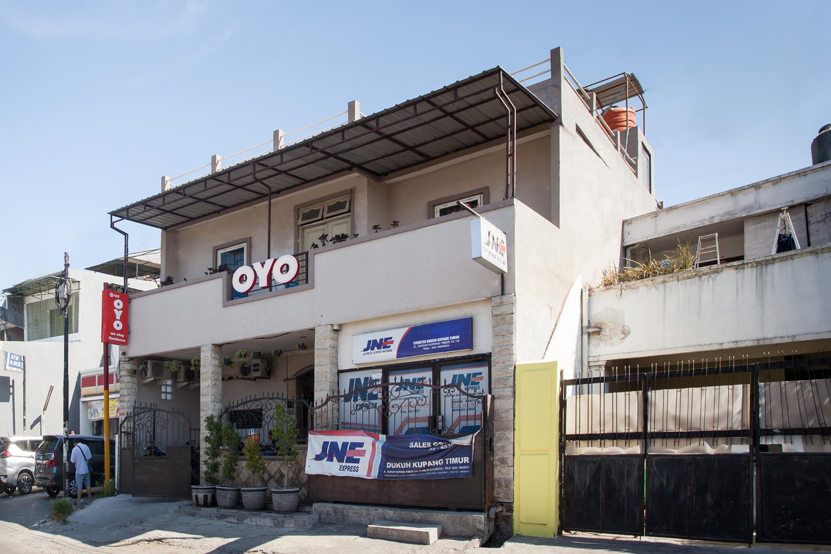 ホテル Oyo 157 ウィ ステイ レジデンス スラバヤ エクステリア 写真